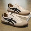 Giày sneaker nam phong cách basic